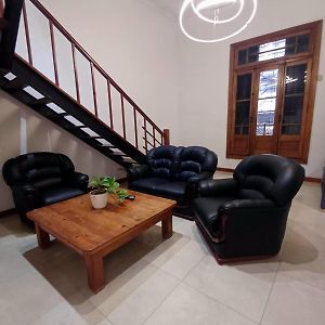 Casa Centrica En Rosario Con Cochera Doble